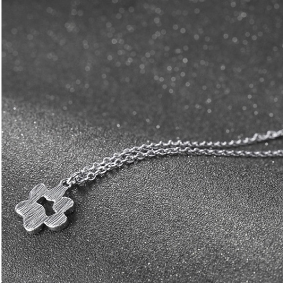 NEW๐๐๐พPAW PRINT NECKLACE!๐พ๐๐SILVERY ADORABLE - Picture 6 of 8